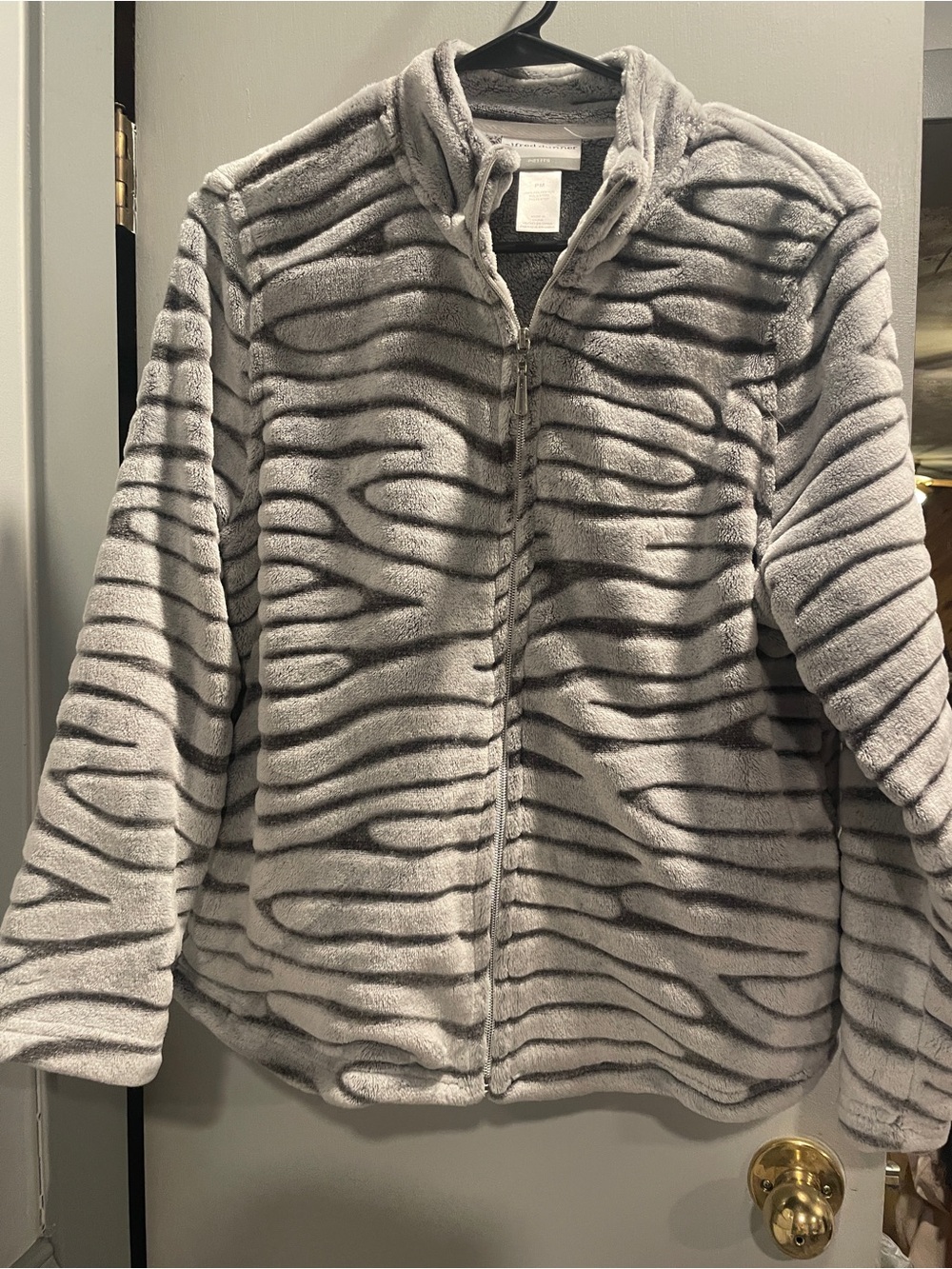 Alfred Dunner Grey Zebra-Stripe Teddy Jacket with Zip size PM